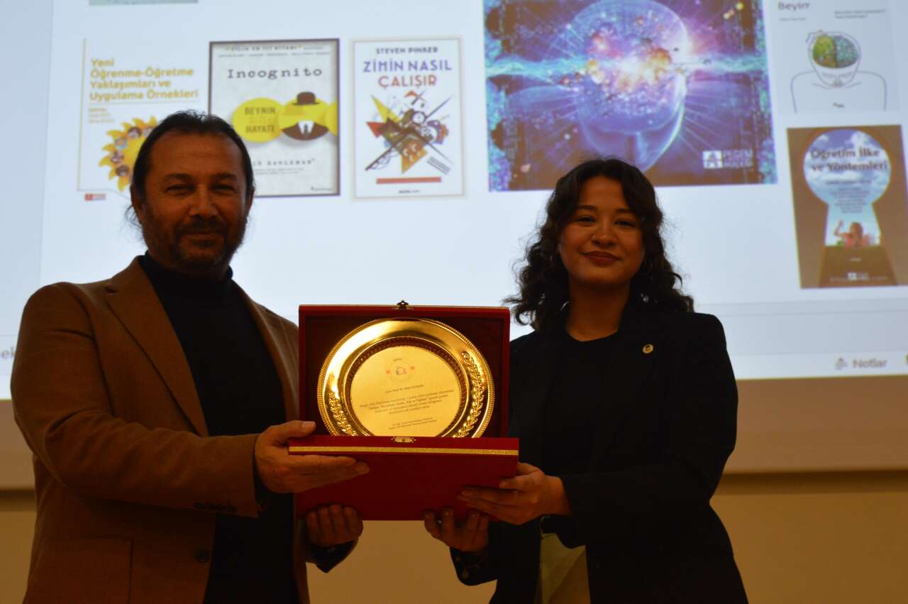 Muğla’da Aile ve Toplum Vurgusu: “Türkiye Yüzyılında İnsan, Aile ve Toplum” Paneli Geniş Katılımla Gerçekleştirildi 9